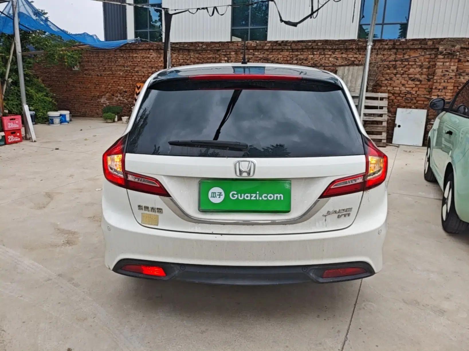 Honda Jade 2014 1.8L CVT Luxury Prestige Edition 5 Seats — миниатюра 5