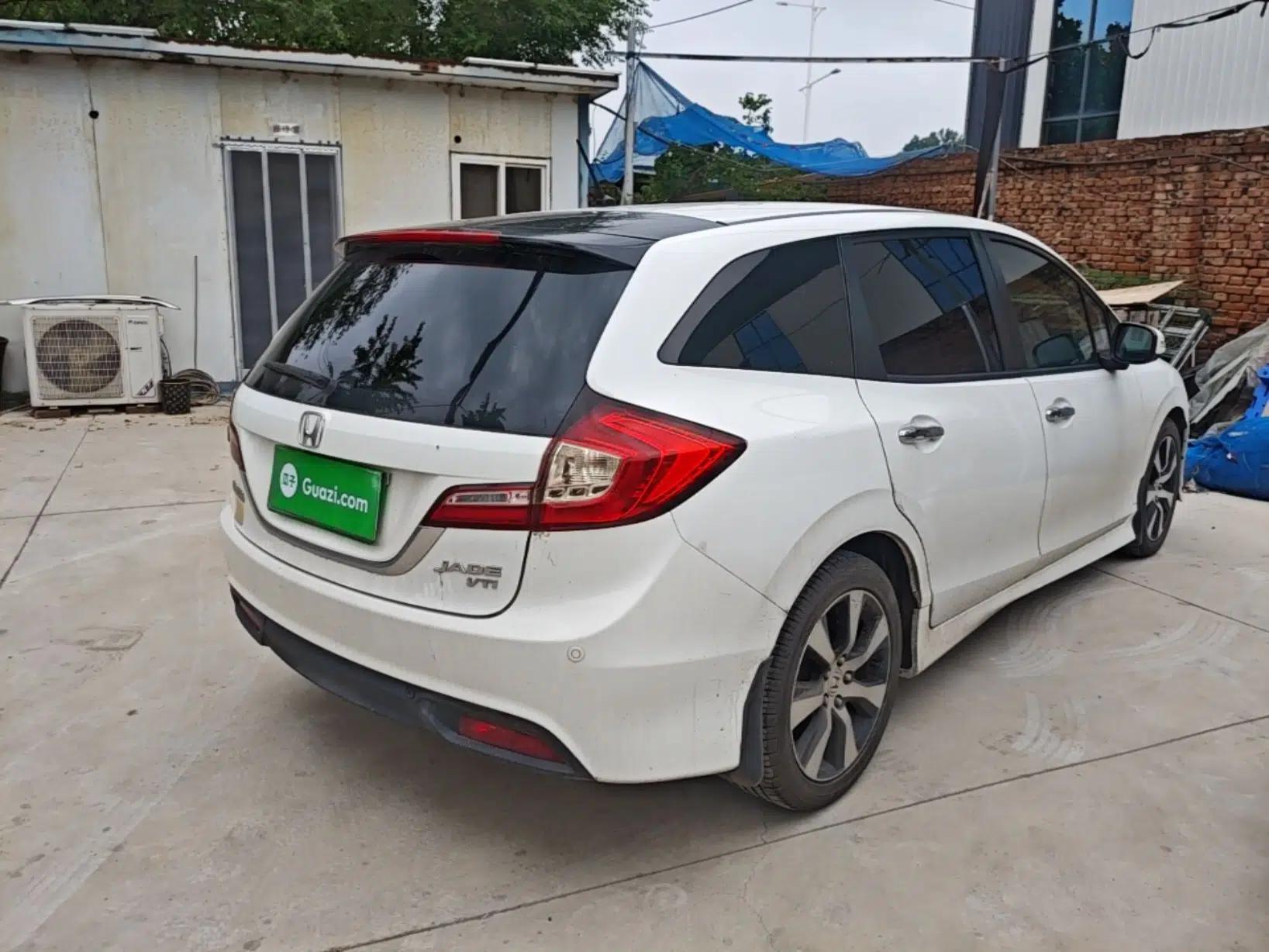 Honda Jade 2014 1.8L CVT Luxury Prestige Edition 5 Seats — миниатюра 6