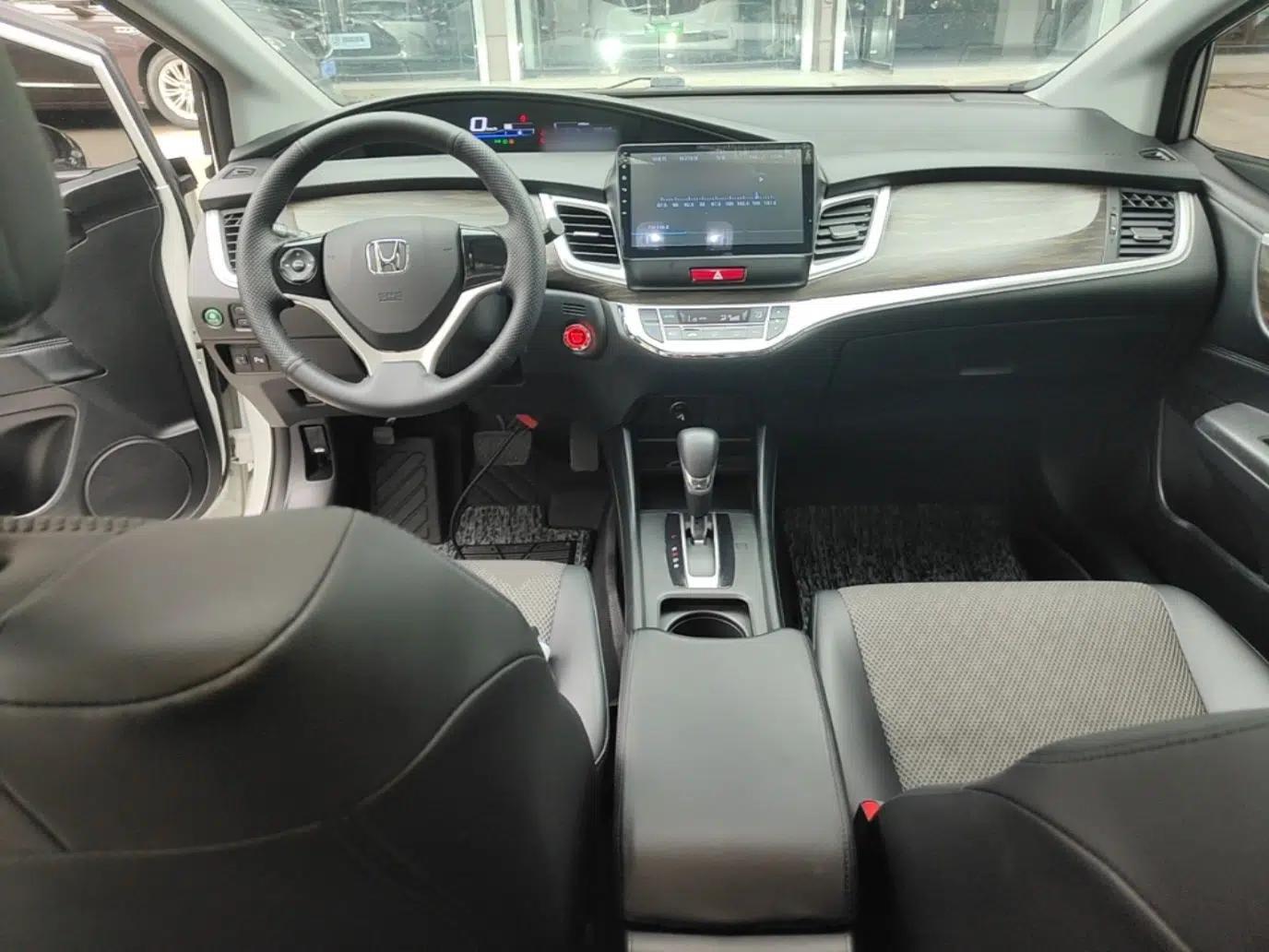 Honda Jade 2017 1.8L automatic Comfort version 5 seats — миниатюра 13