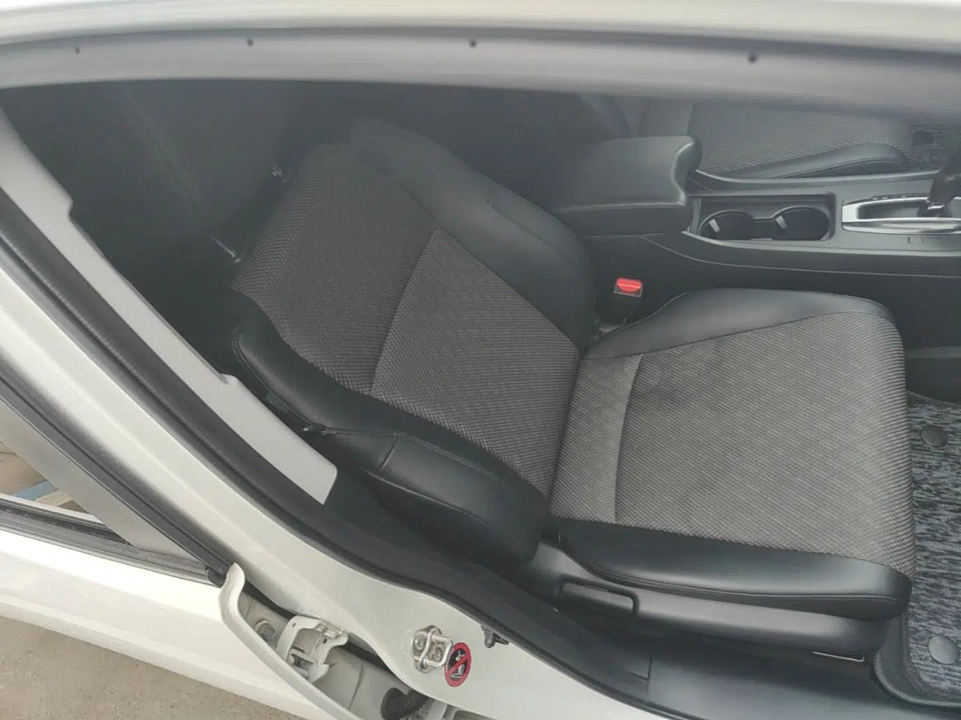Honda Jade 2017 1.8L automatic Comfort version 5 seats — миниатюра 23
