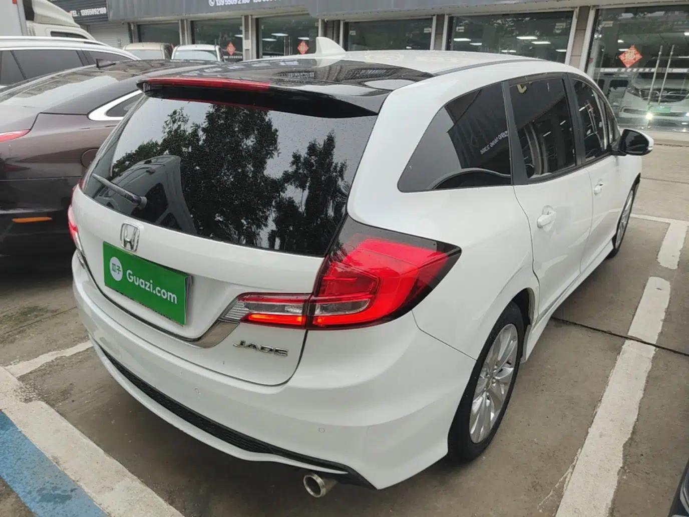 Honda Jade 2017 1.8L automatic Comfort version 5 seats — миниатюра 6