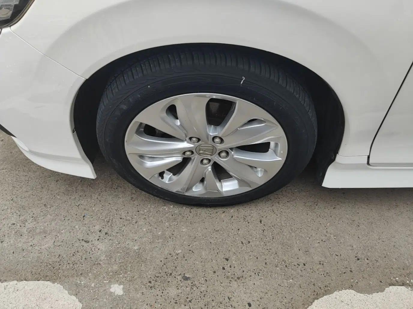 Honda Jade 2017 1.8L automatic Comfort version 5 seats — миниатюра 8