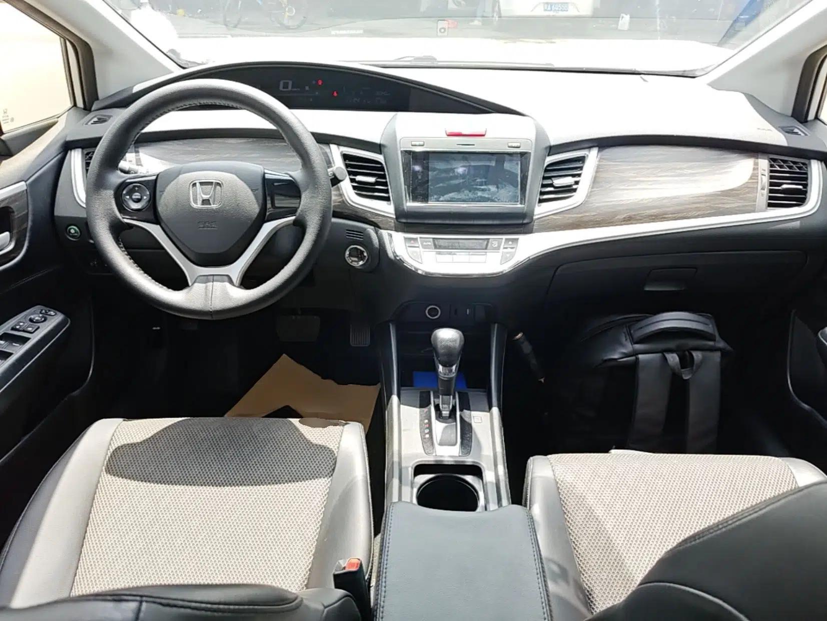 Honda Jade 2017 1.8L automatic Comfort version 5 seats — миниатюра 13