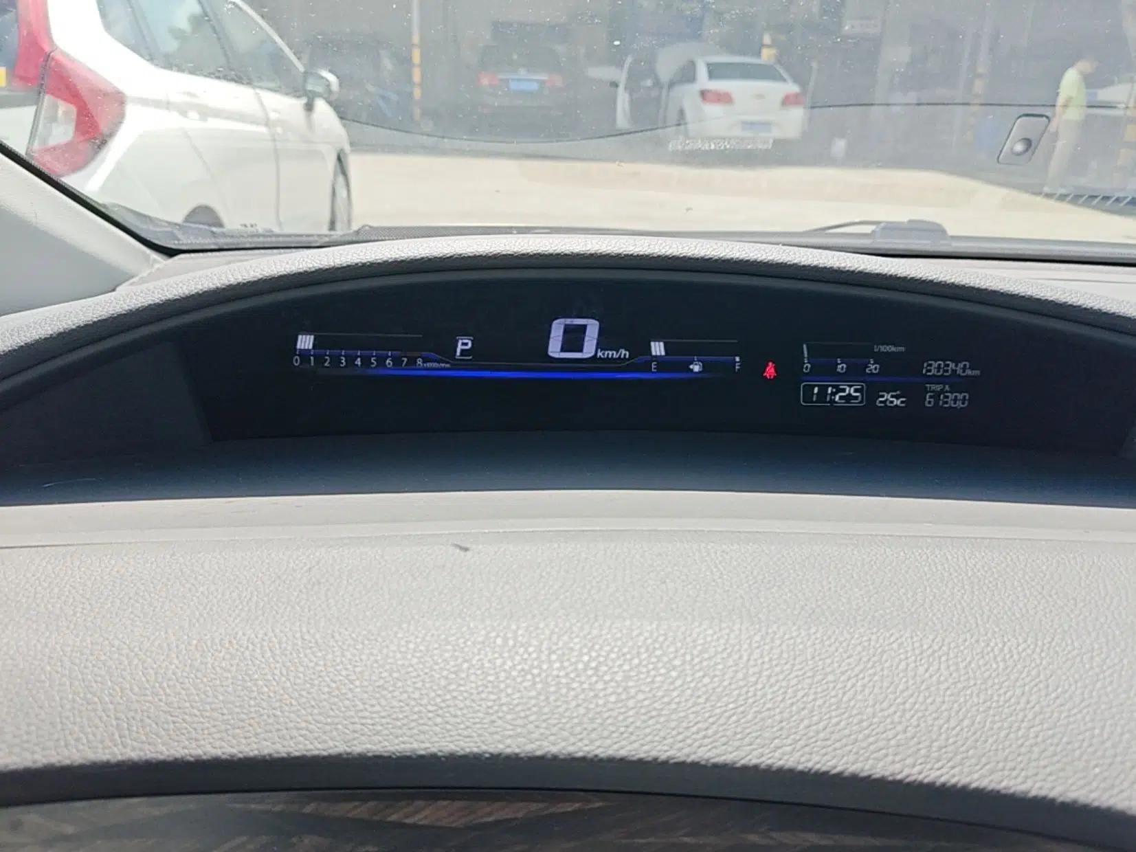 Honda Jade 2017 1.8L automatic Comfort version 5 seats — миниатюра 15