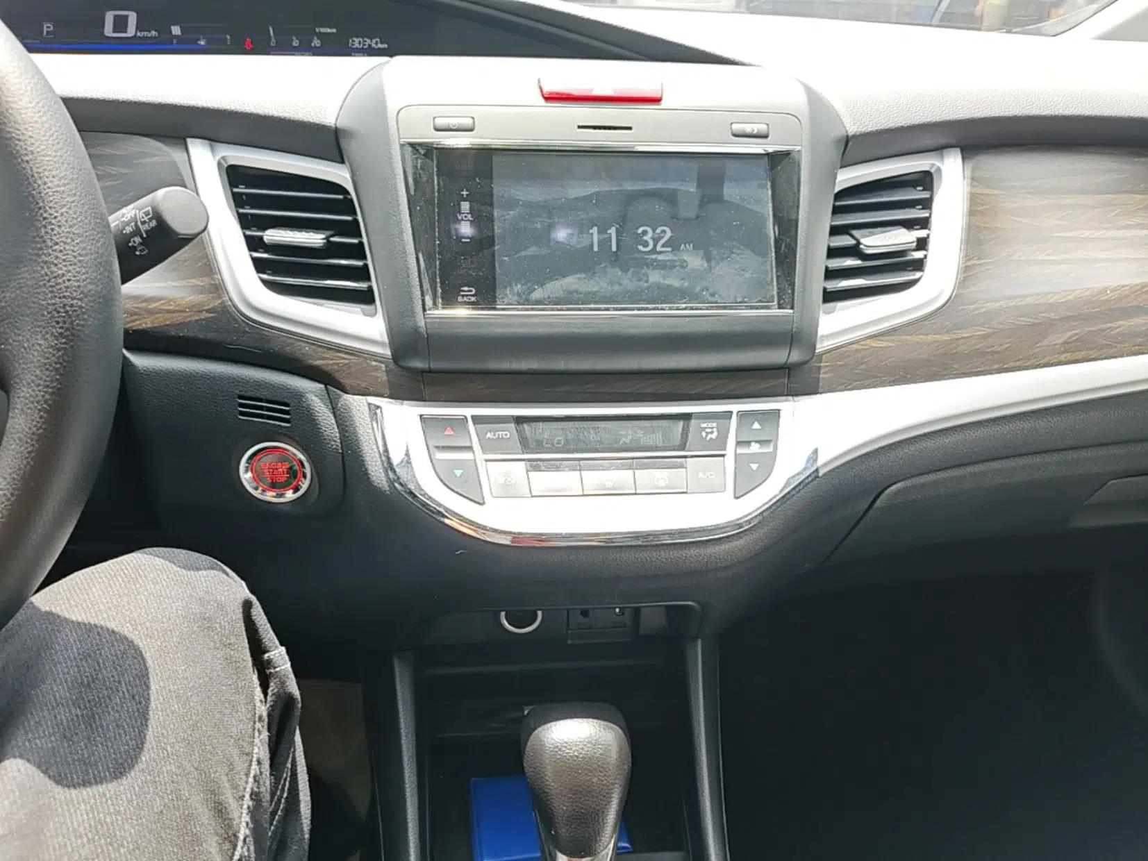 Honda Jade 2017 1.8L automatic Comfort version 5 seats — миниатюра 16