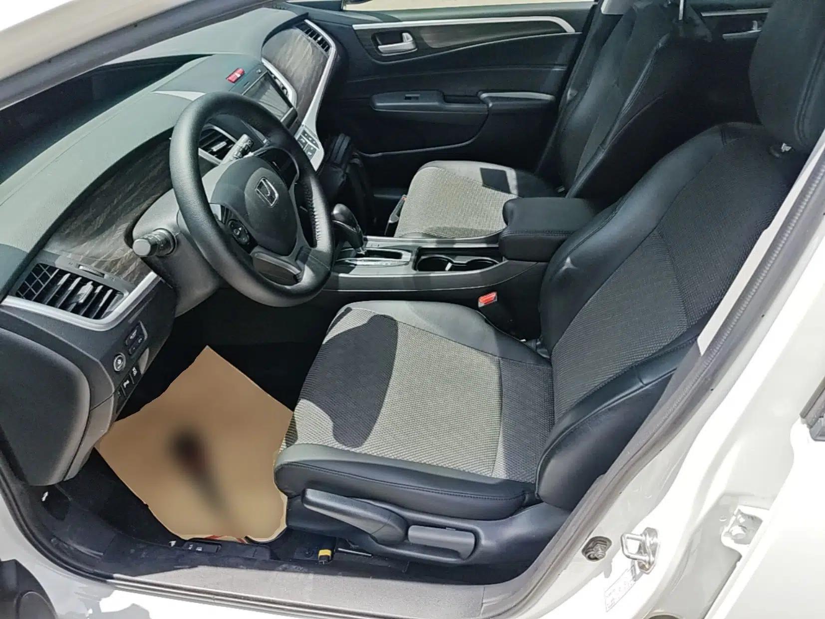 Honda Jade 2017 1.8L automatic Comfort version 5 seats — миниатюра 18