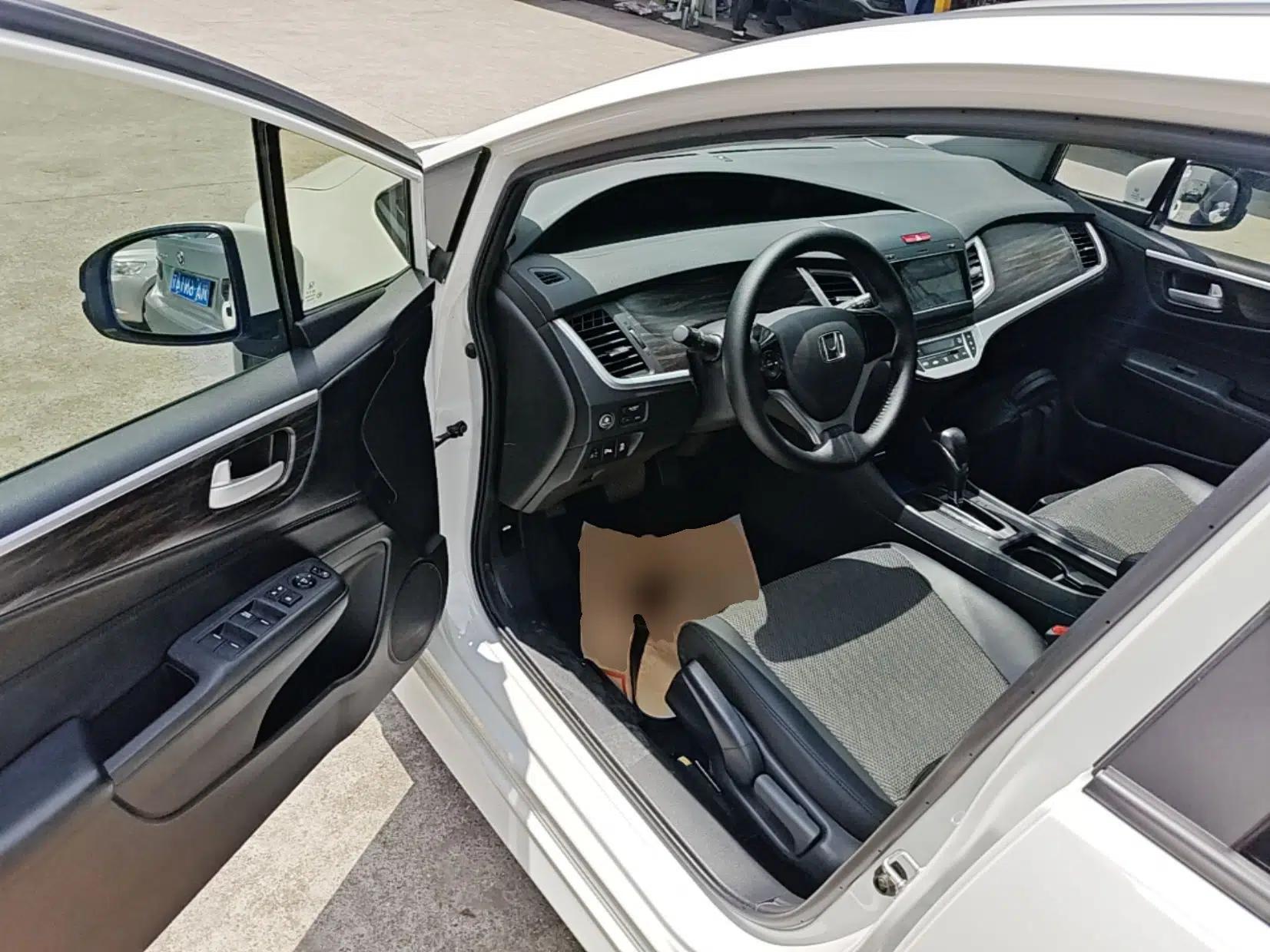 Honda Jade 2017 1.8L automatic Comfort version 5 seats — миниатюра 19