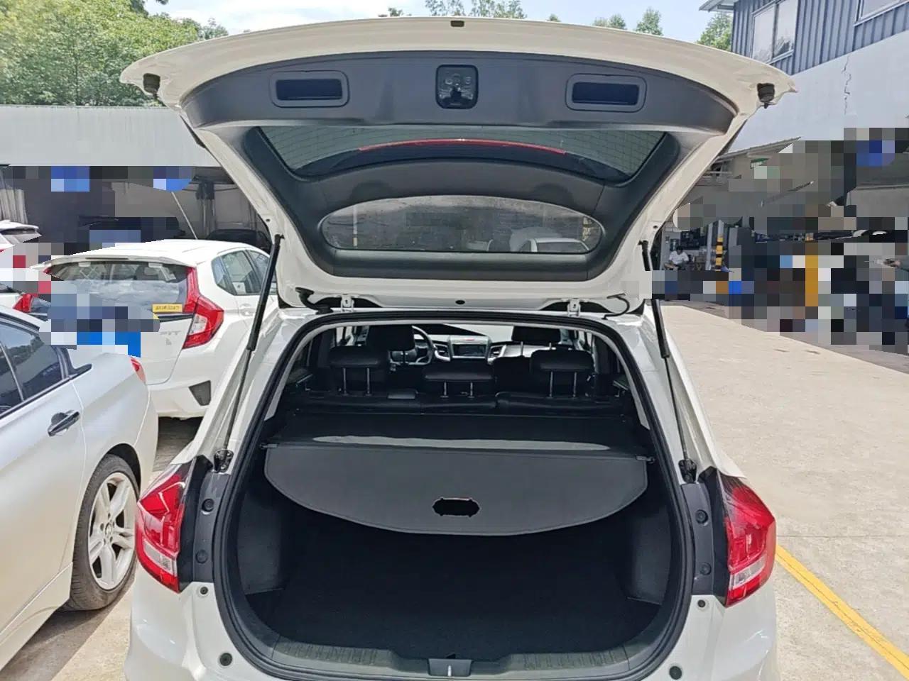 Honda Jade 2017 1.8L automatic Comfort version 5 seats — миниатюра 22