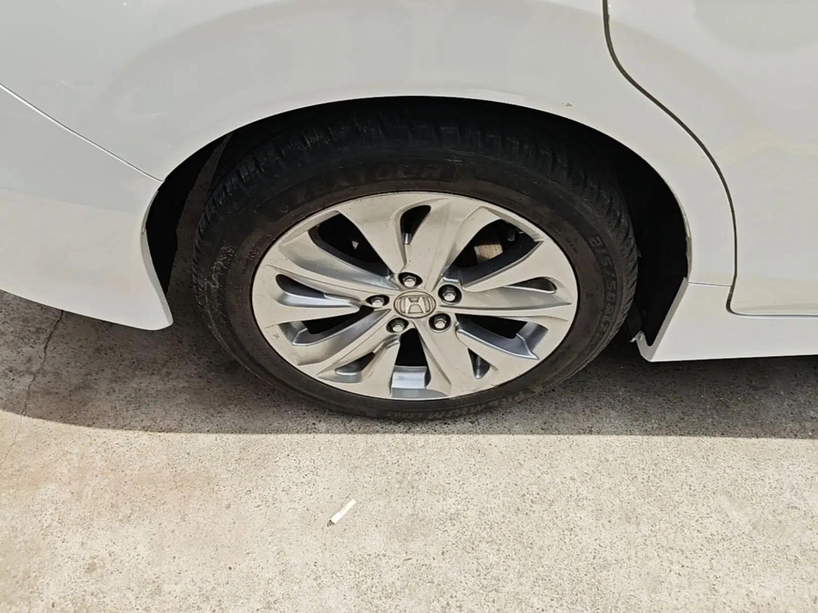Honda Jade 2017 1.8L automatic Comfort version 5 seats — миниатюра 10