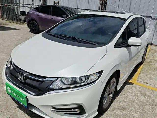 Honda Jade 2017 1.8L automatic Comfort version 5 seats