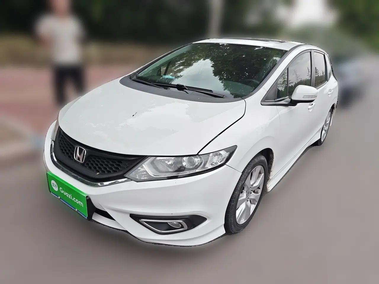 Honda Jade 2014 1.8L Automatic Comfort Elite Version 5 Seats — миниатюра 1