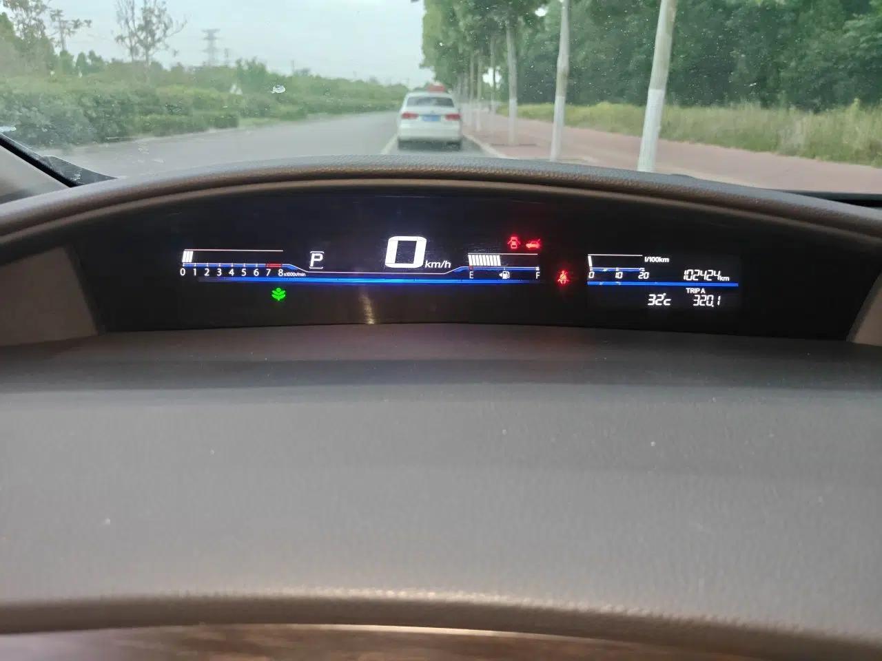 Honda Jade 2014 1.8L Automatic Comfort Elite Version 5 Seats — миниатюра 12