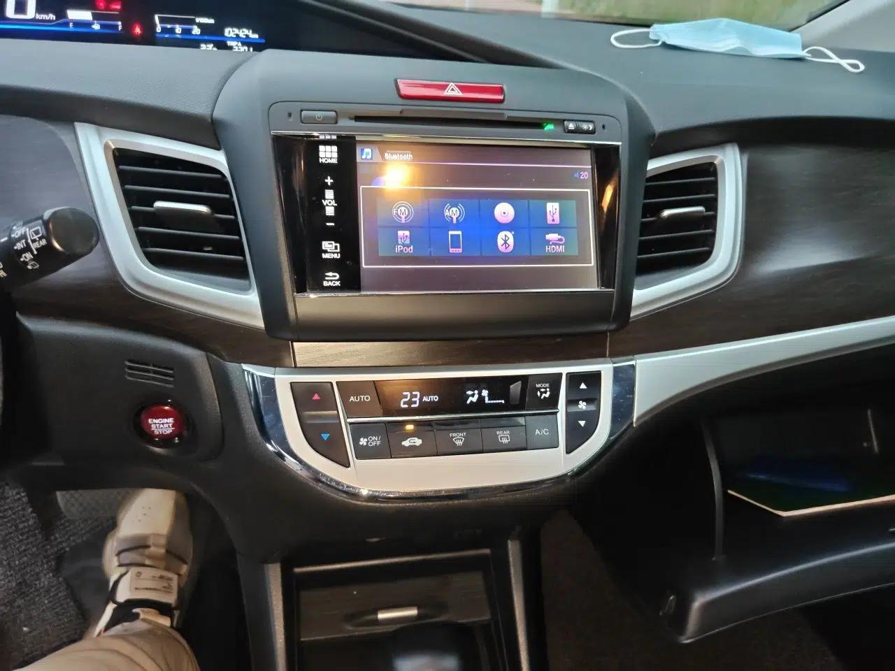 Honda Jade 2014 1.8L Automatic Comfort Elite Version 5 Seats — миниатюра 14