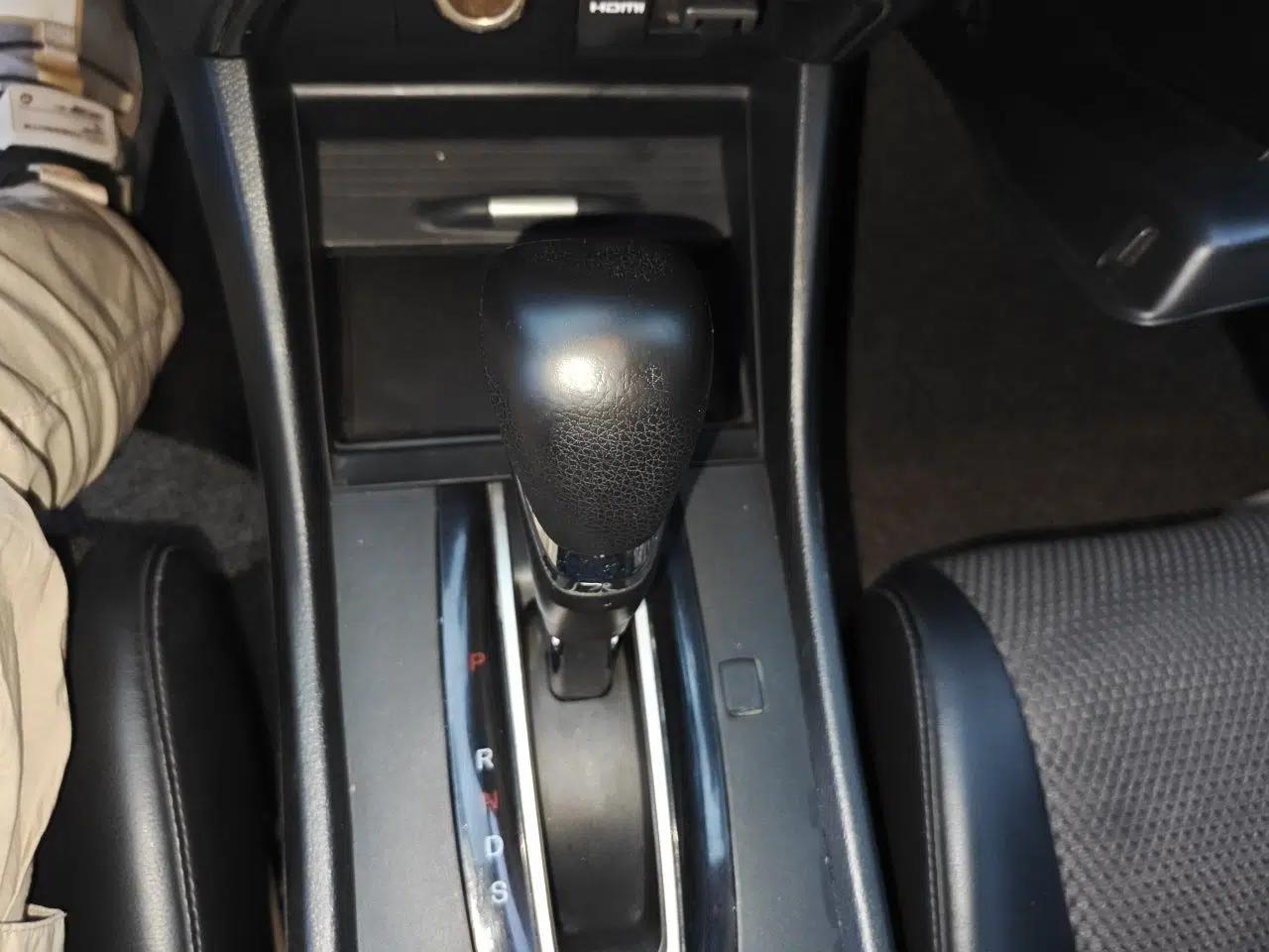 Honda Jade 2014 1.8L Automatic Comfort Elite Version 5 Seats — миниатюра 15
