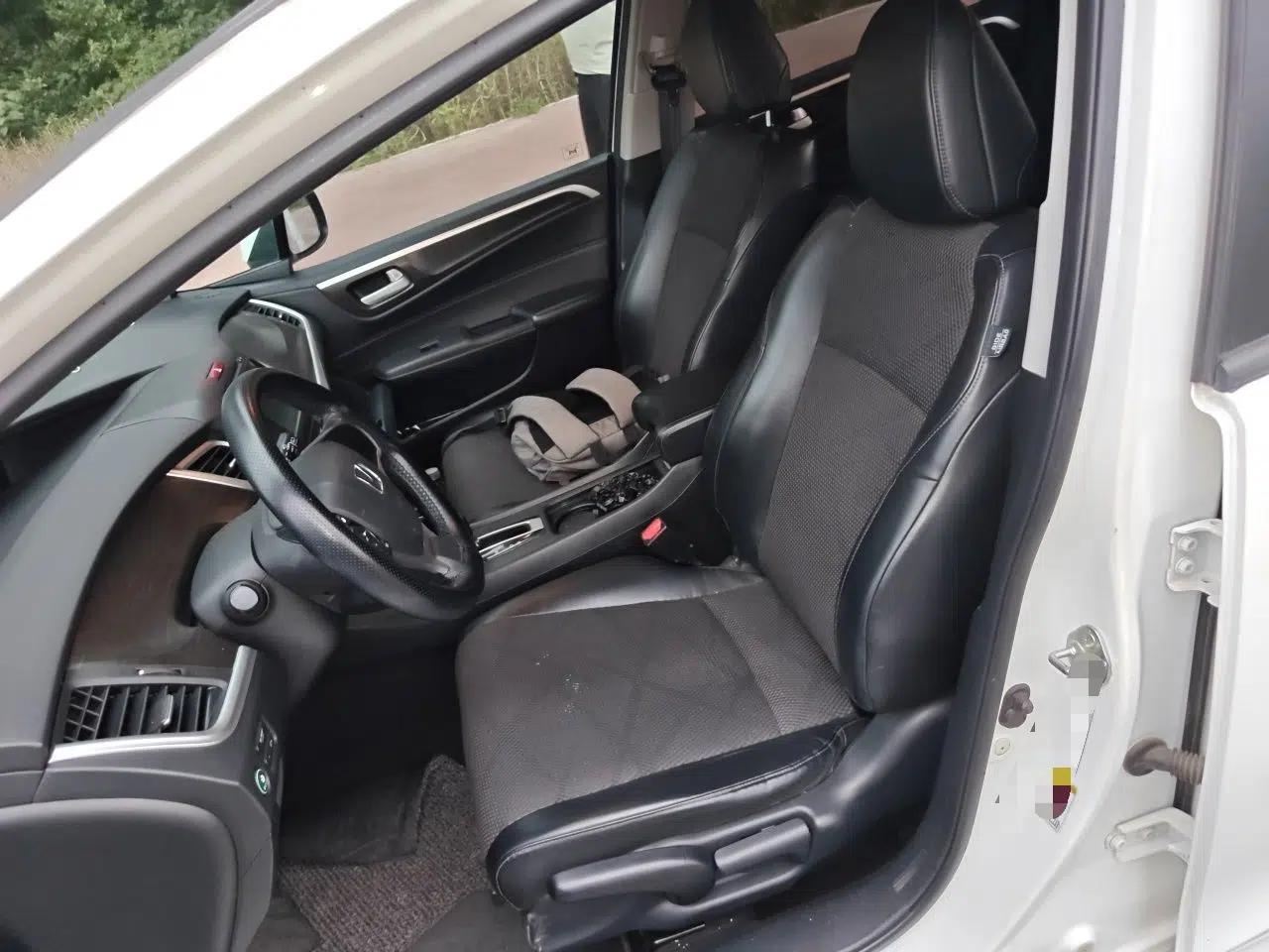 Honda Jade 2014 1.8L Automatic Comfort Elite Version 5 Seats — миниатюра 16