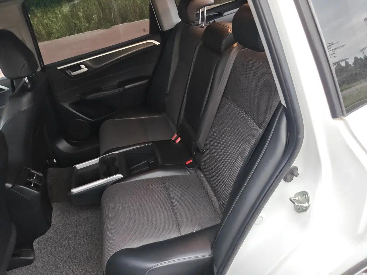 Honda Jade 2014 1.8L Automatic Comfort Elite Version 5 Seats — миниатюра 18