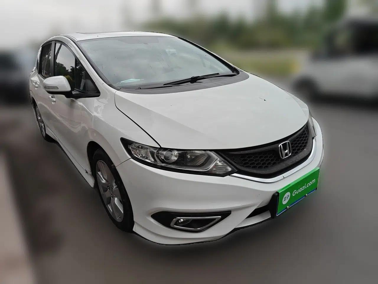 Honda Jade 2014 1.8L Automatic Comfort Elite Version 5 Seats — миниатюра 3