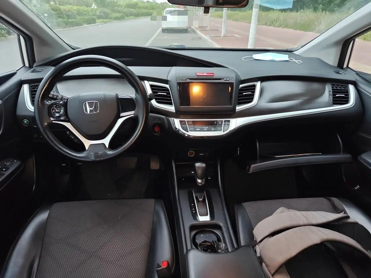 Honda Jade 2014 1.8L Automatic Comfort Elite Version 5 Seats — миниатюра 10