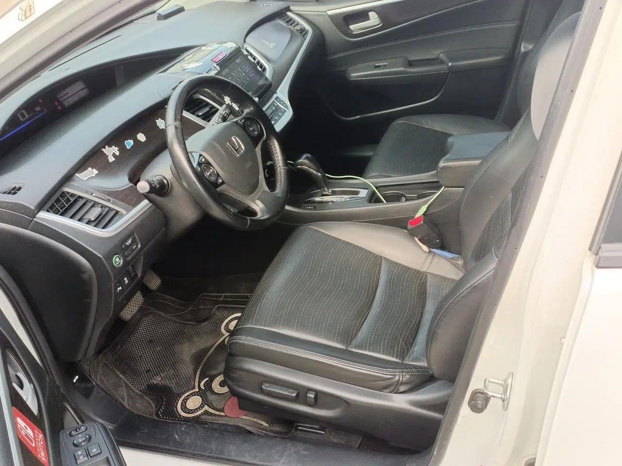 Honda Jade 2013 1.8L CVT Luxury Edition 5 seats — миниатюра 16