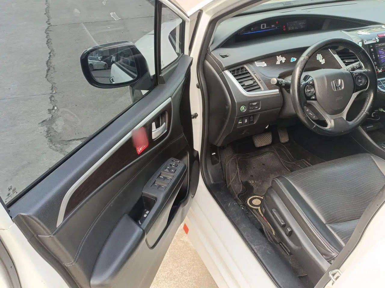Honda Jade 2013 1.8L CVT Luxury Edition 5 seats — миниатюра 17