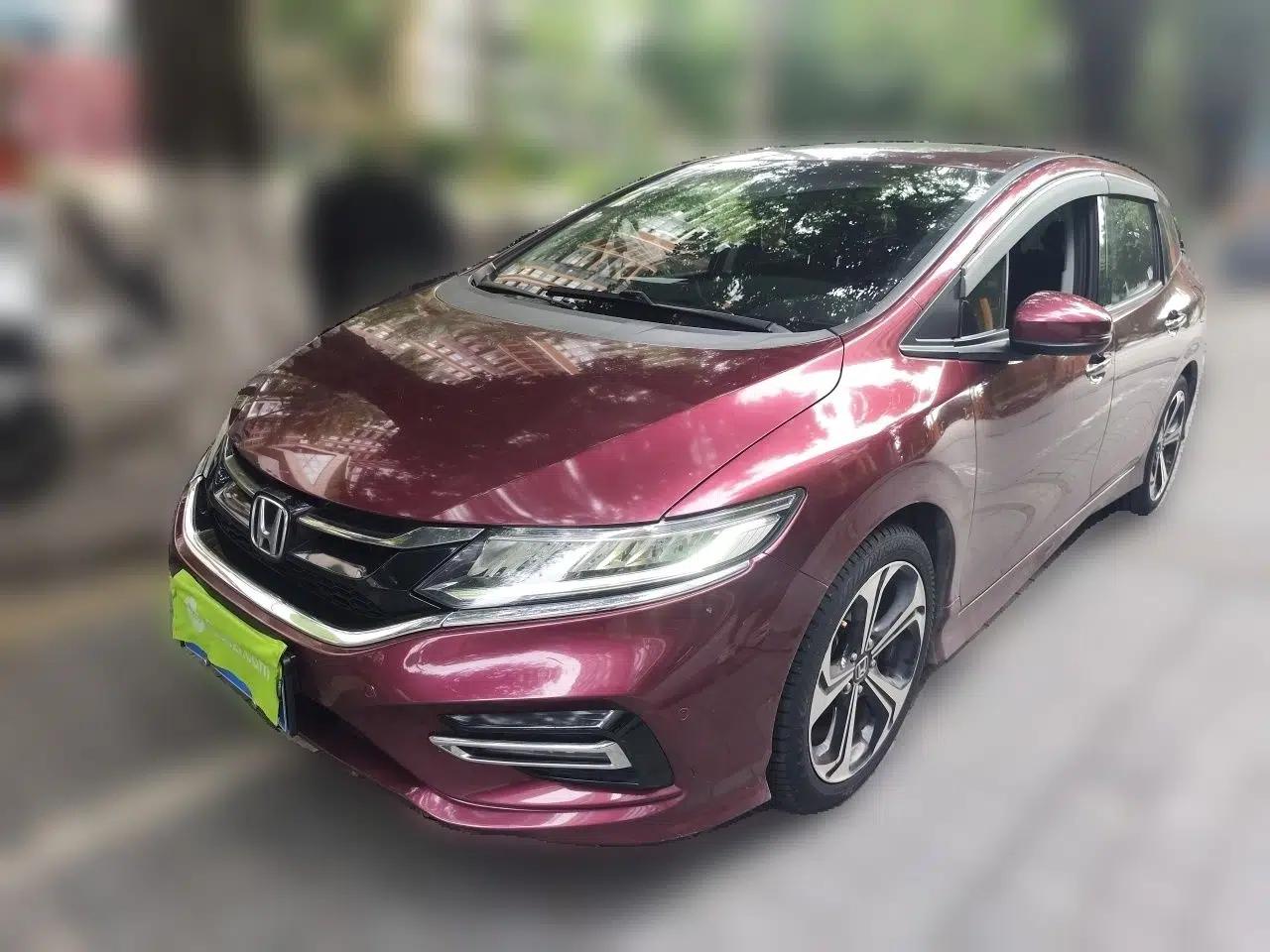 Honda Jade 2017 210 TURBO CVT Luxury Edition 5 Seats — миниатюра 1
