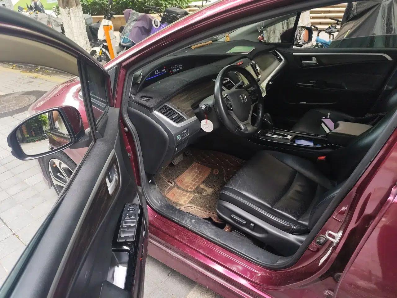 Honda Jade 2017 210 TURBO CVT Luxury Edition 5 Seats — миниатюра 17