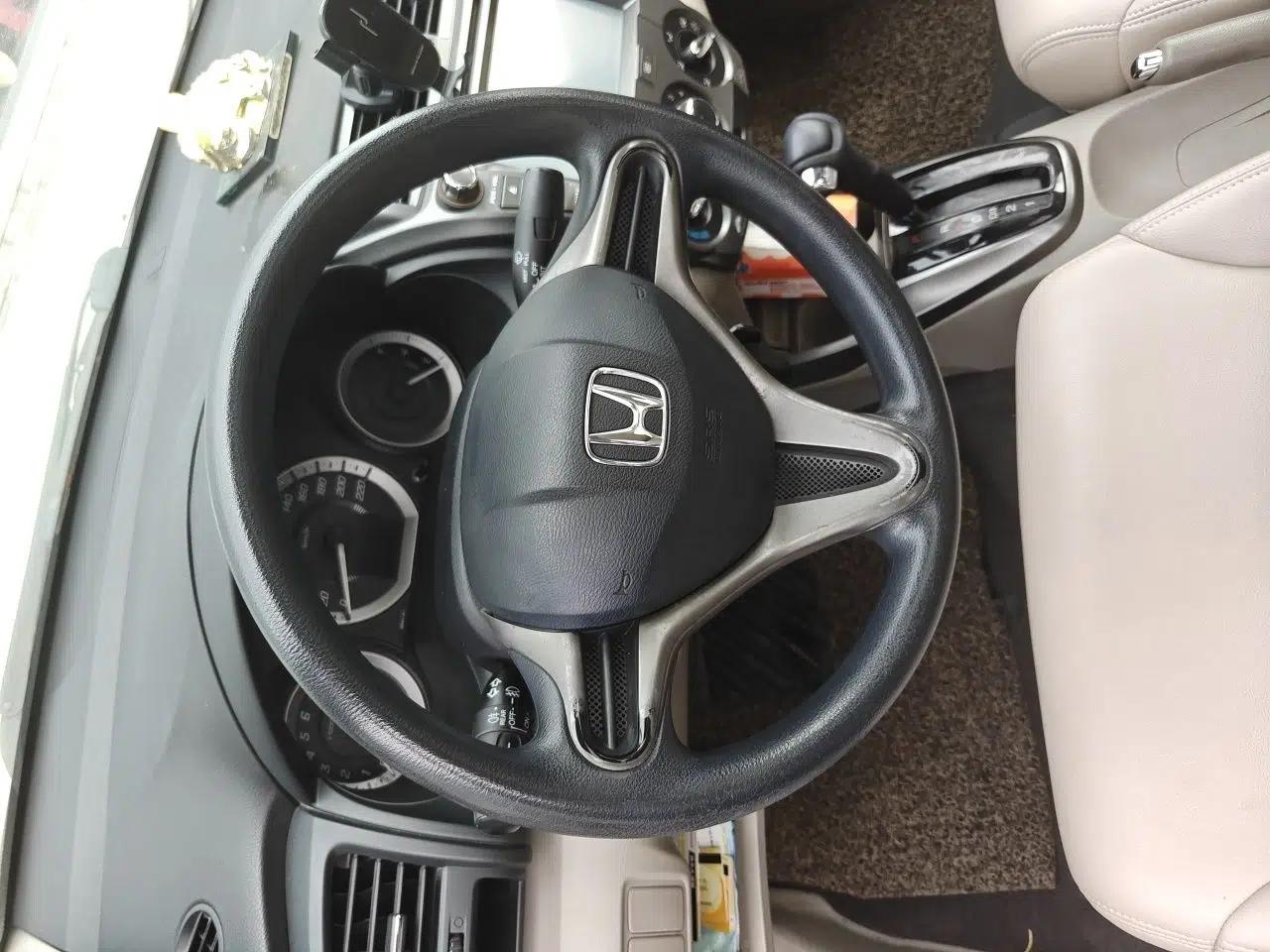 Honda City Classic 2012 1.5L Automatic Elite Edition — миниатюра 11
