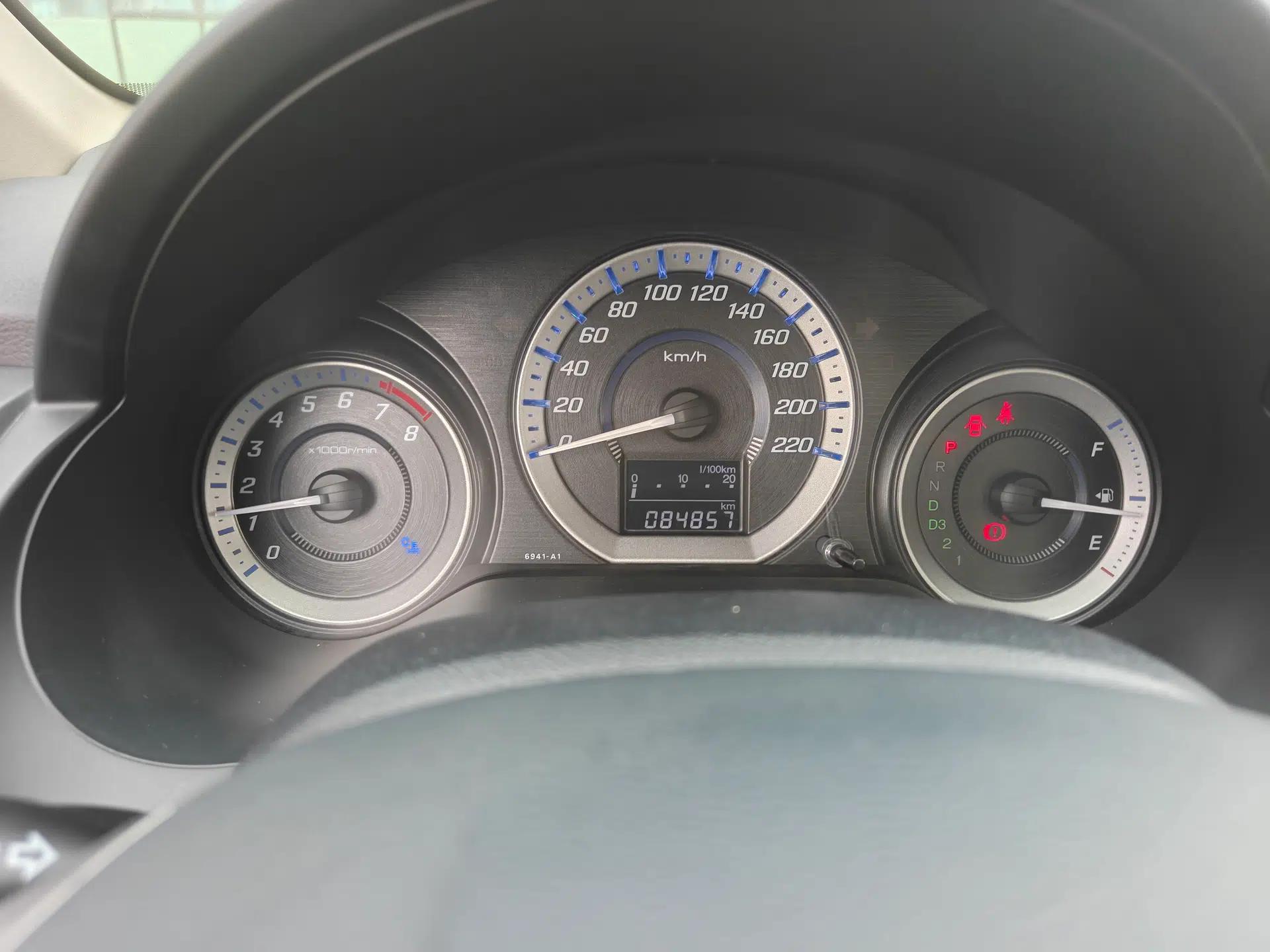 Honda City Classic 2012 1.5L Automatic Elite Edition — миниатюра 13