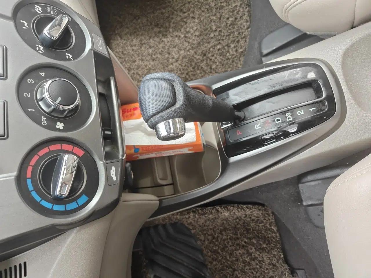 Honda City Classic 2012 1.5L Automatic Elite Edition — миниатюра 15
