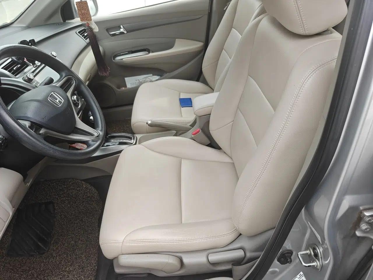 Honda City Classic 2012 1.5L Automatic Elite Edition — миниатюра 16
