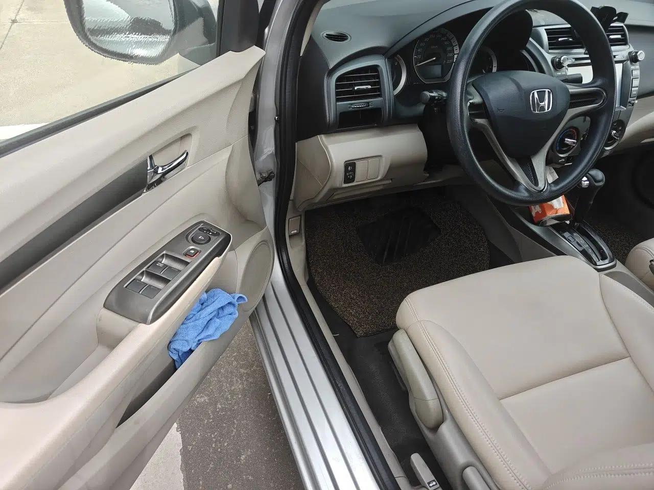 Honda City Classic 2012 1.5L Automatic Elite Edition — миниатюра 17