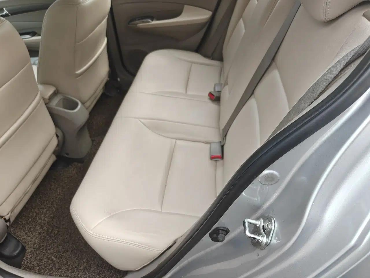 Honda City Classic 2012 1.5L Automatic Elite Edition — миниатюра 18