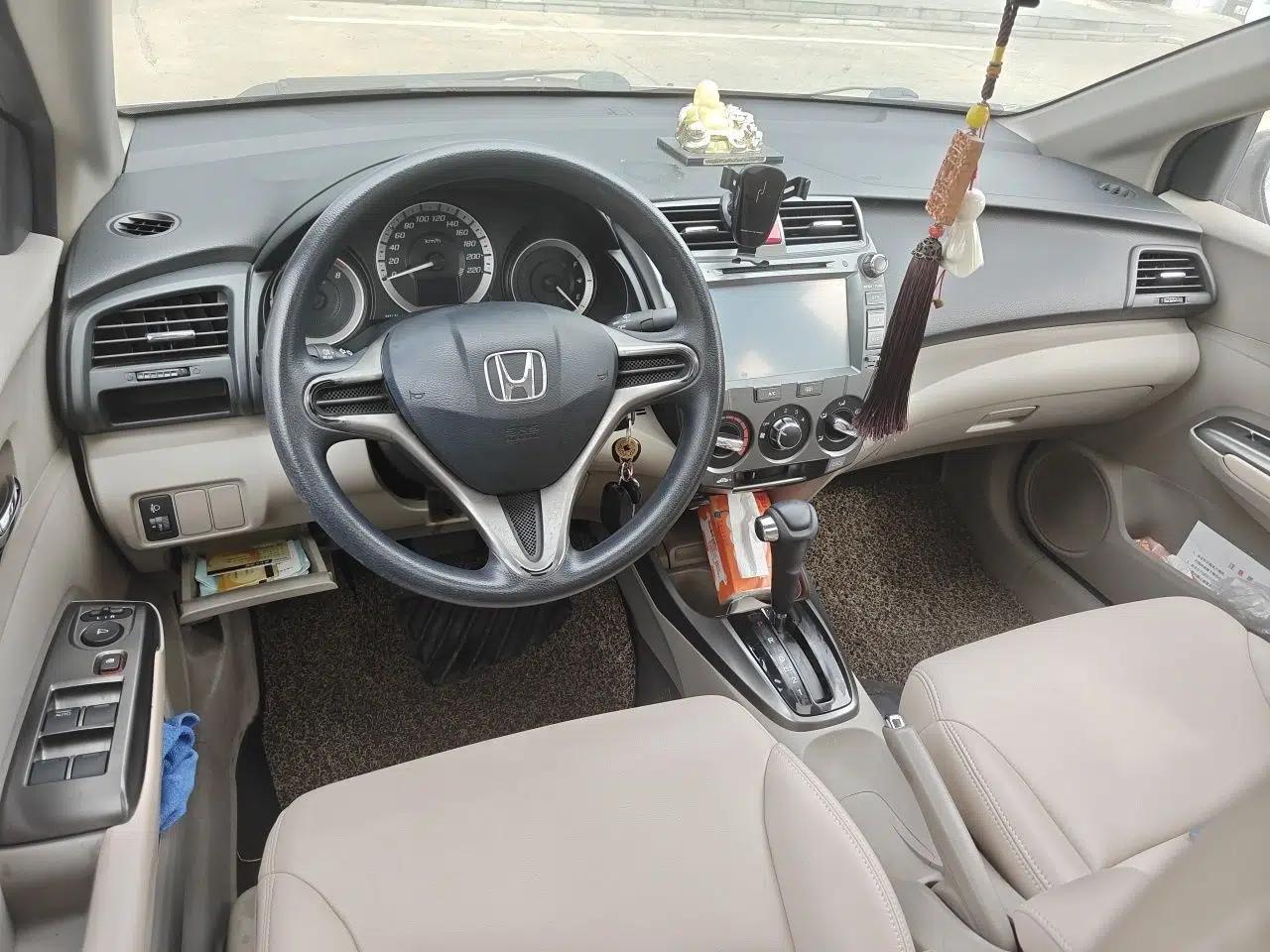 Honda City Classic 2012 1.5L Automatic Elite Edition — миниатюра 10