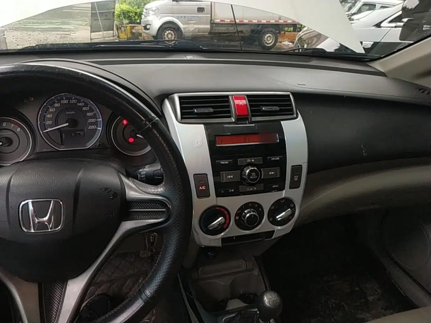 Honda City Classic 2014 Style 1.5L Manual Elite Edition — миниатюра 13