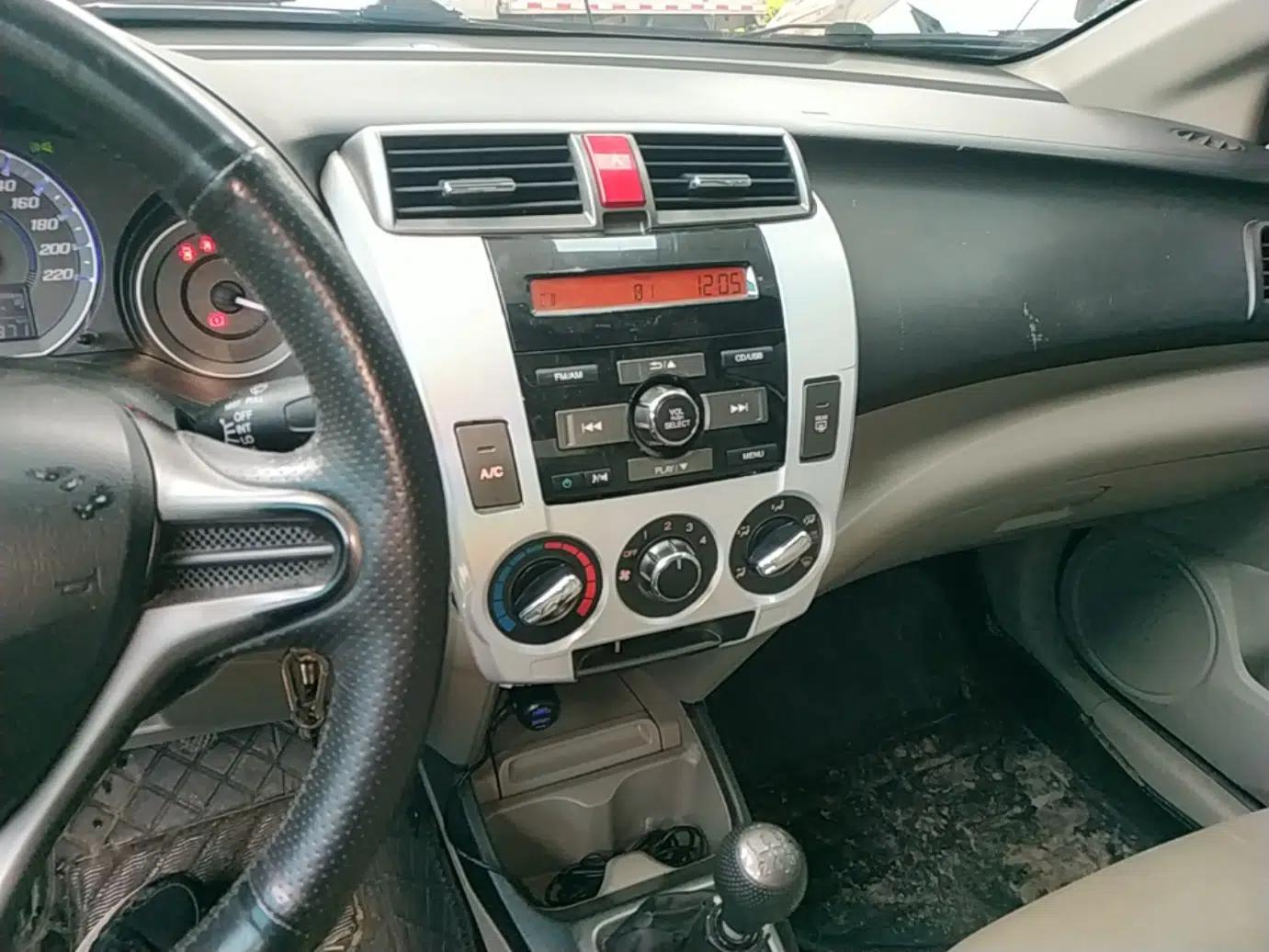 Honda City Classic 2014 Style 1.5L Manual Elite Edition — миниатюра 16