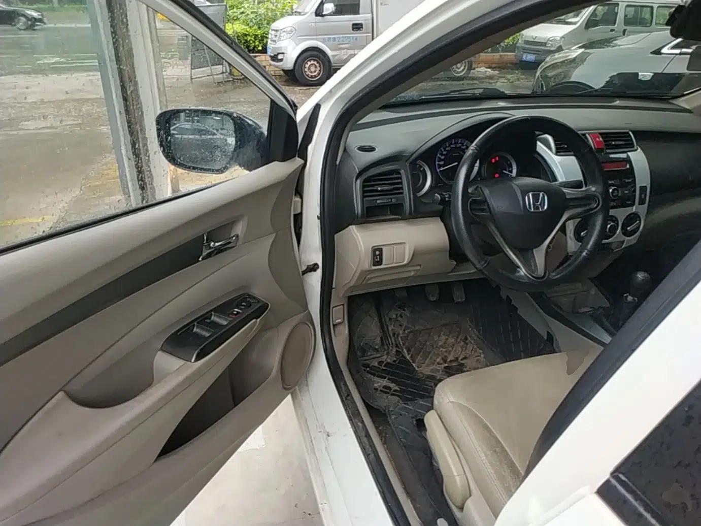 Honda City Classic 2014 Style 1.5L Manual Elite Edition — миниатюра 19