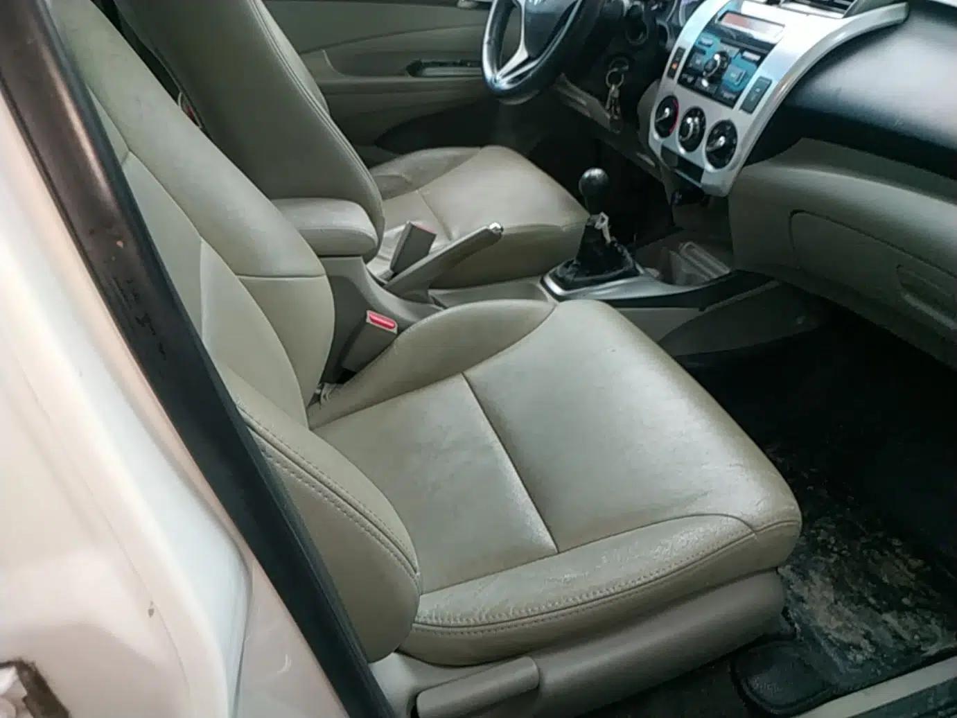 Honda City Classic 2014 Style 1.5L Manual Elite Edition — миниатюра 23