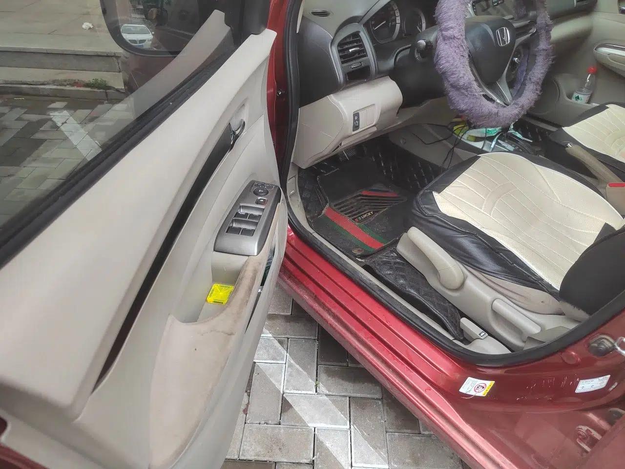 Honda City Classic 2014 Style 1.5L Automatic Elite Edition — миниатюра 17