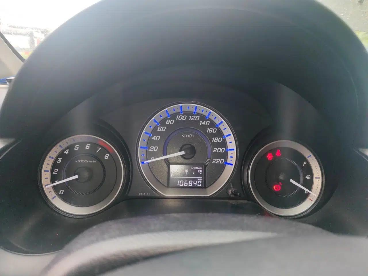 Honda City Classic 2012 1.5L manual Elite Edition — миниатюра 12