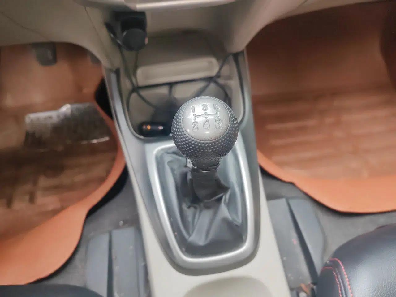 Honda City Classic 2012 1.5L manual Elite Edition — миниатюра 15