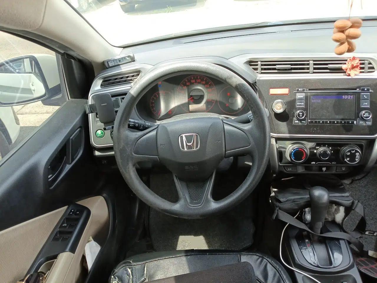 Honda City 2015 1.5L CVT Comfort Version — миниатюра 11
