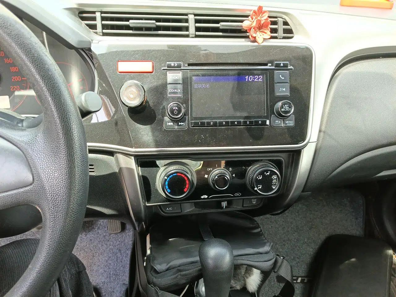 Honda City 2015 1.5L CVT Comfort Version — миниатюра 14