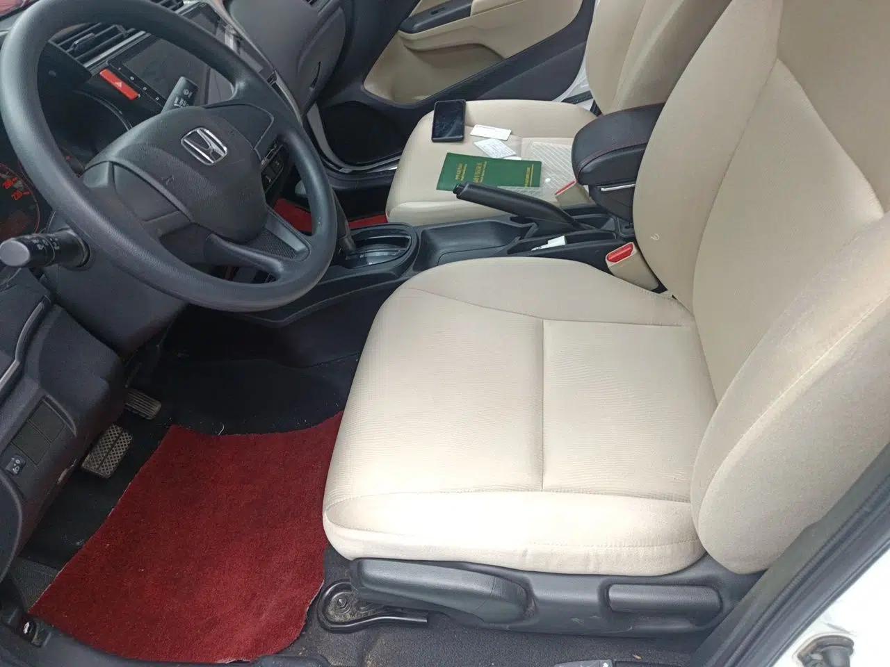 Honda City 2015 1.5L CVT Comfort Version — миниатюра 16