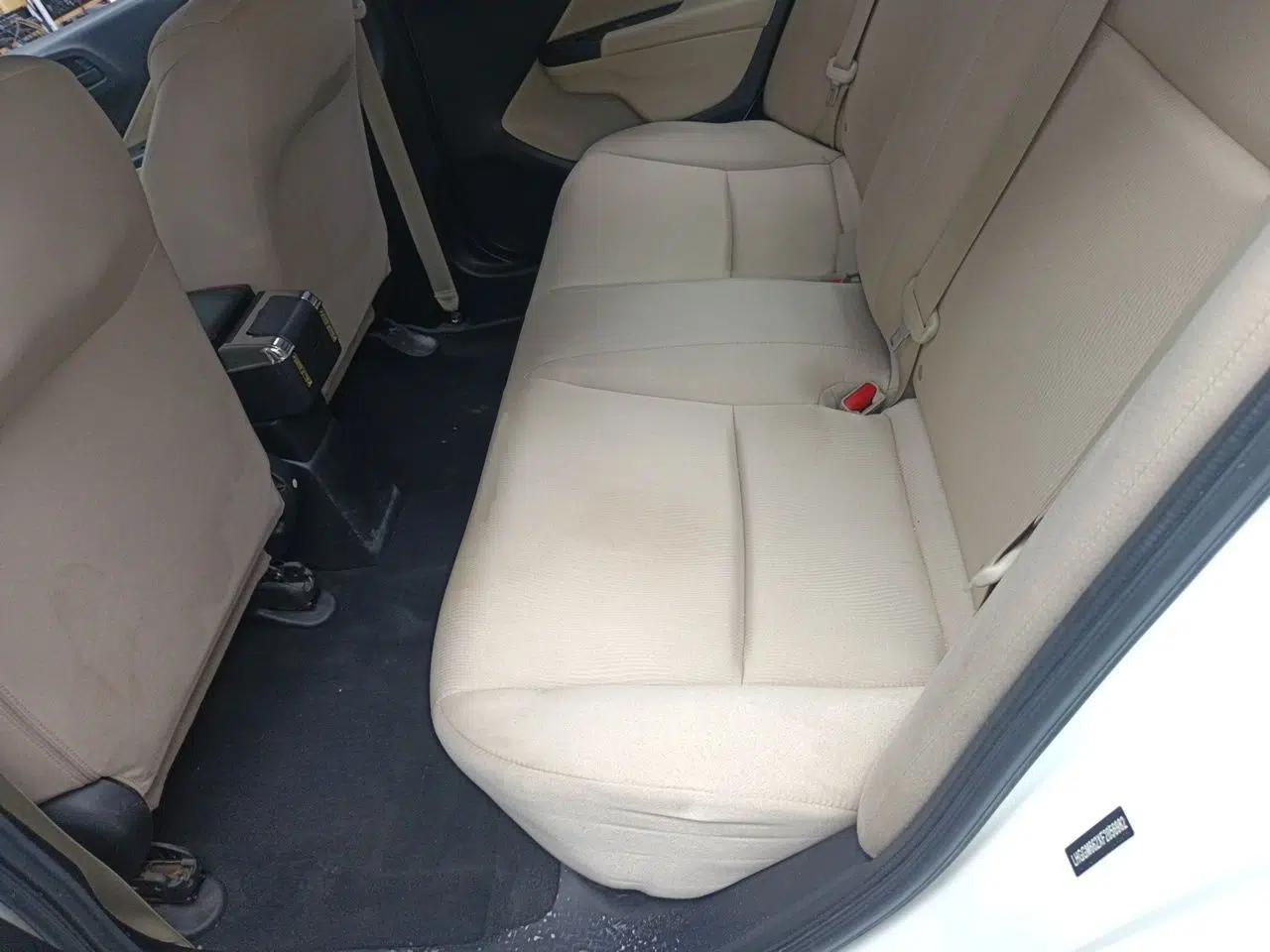 Honda City 2015 1.5L CVT Comfort Version — миниатюра 18