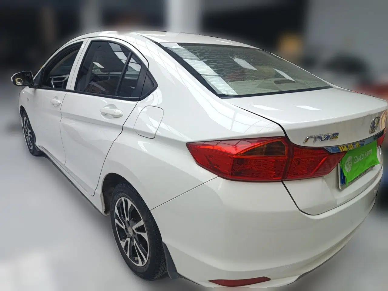 Honda City 2015 1.5L CVT Comfort Version — миниатюра 4