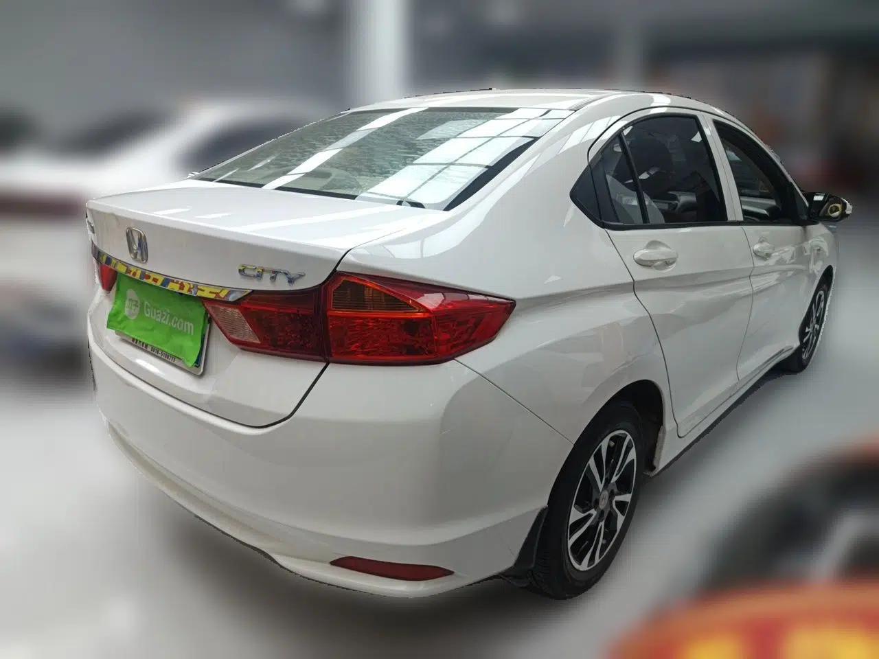 Honda City 2015 1.5L CVT Comfort Version — миниатюра 6