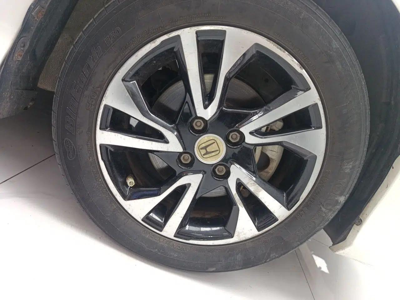 Honda City 2015 1.5L CVT Comfort Version — миниатюра 8