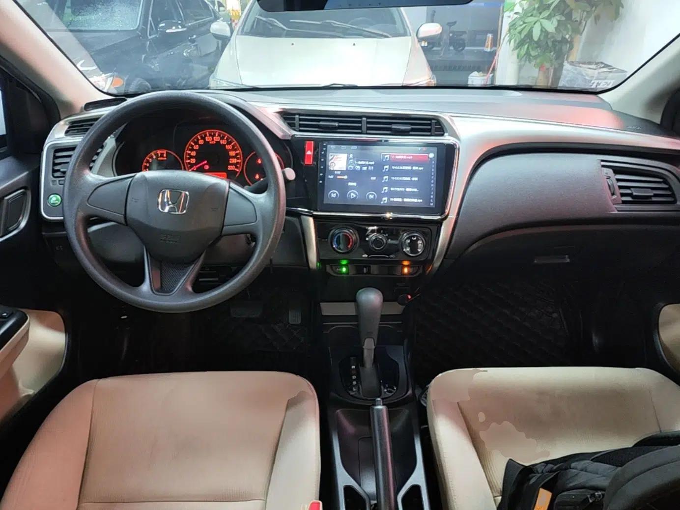 Honda City 2017 1.5L CVT Comfort Version — миниатюра 13