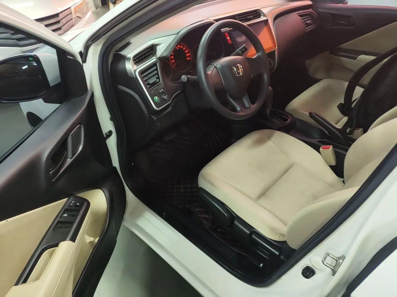 Honda City 2017 1.5L CVT Comfort Version — миниатюра 19