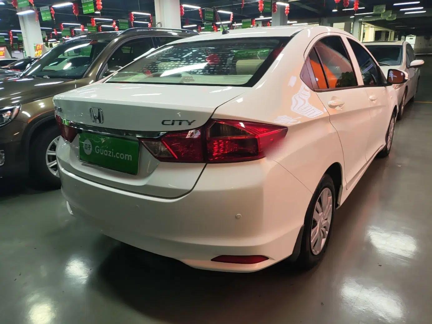 Honda City 2017 1.5L CVT Comfort Version — миниатюра 6